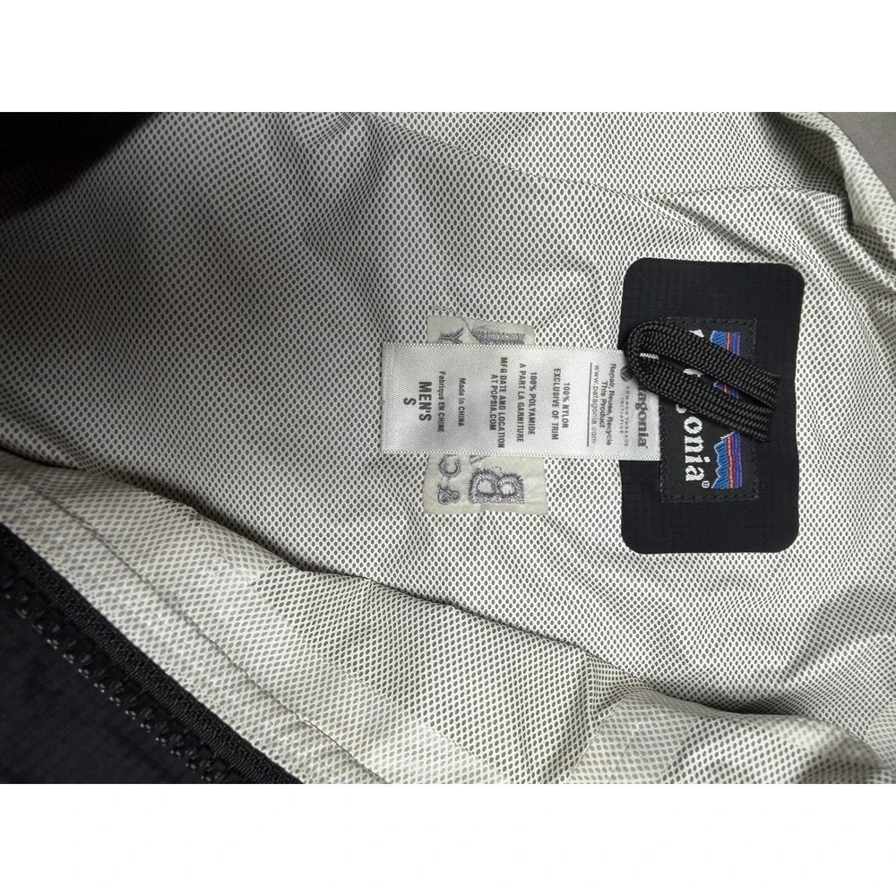 Patagonia Men's Size Small Torrentshell H2NO Black Hooded Rain Jacket Branded
